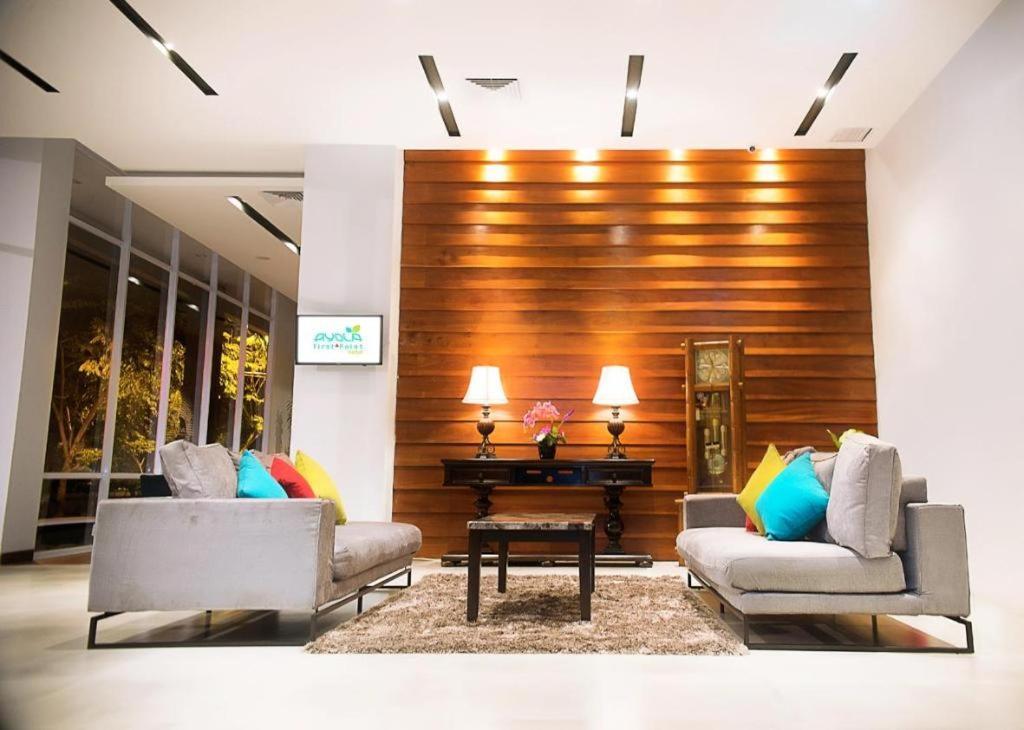 Ayola First Point Hotel Pekanbaru Luaran gambar