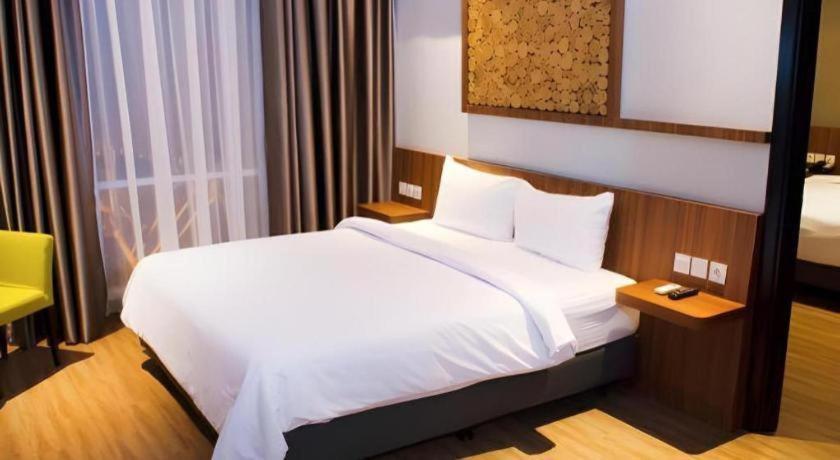 Ayola First Point Hotel Pekanbaru Luaran gambar