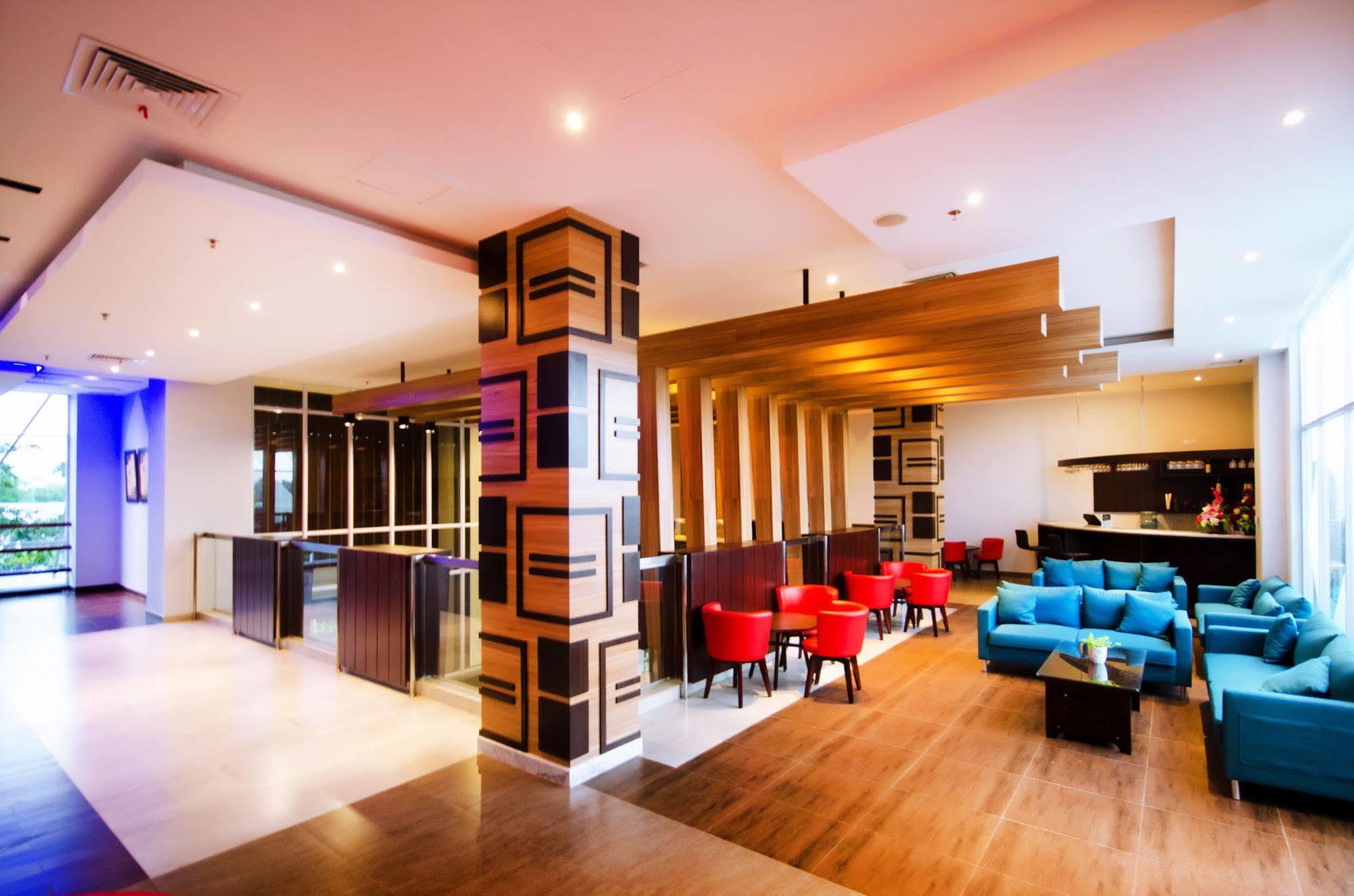 Ayola First Point Hotel Pekanbaru Luaran gambar